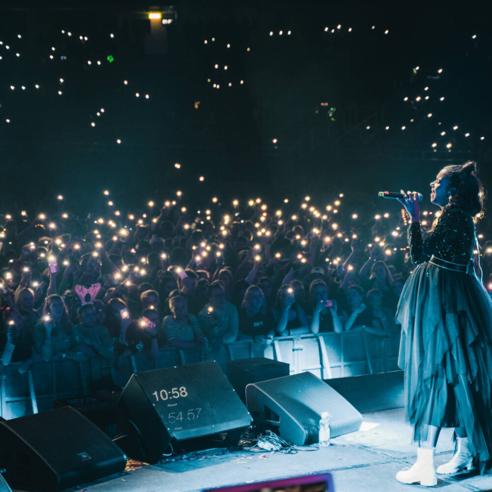 Tapahtumakuvaus Lahti – bändi lavalla konserttisalissa, tunnelmakuva, Immanuel, 26