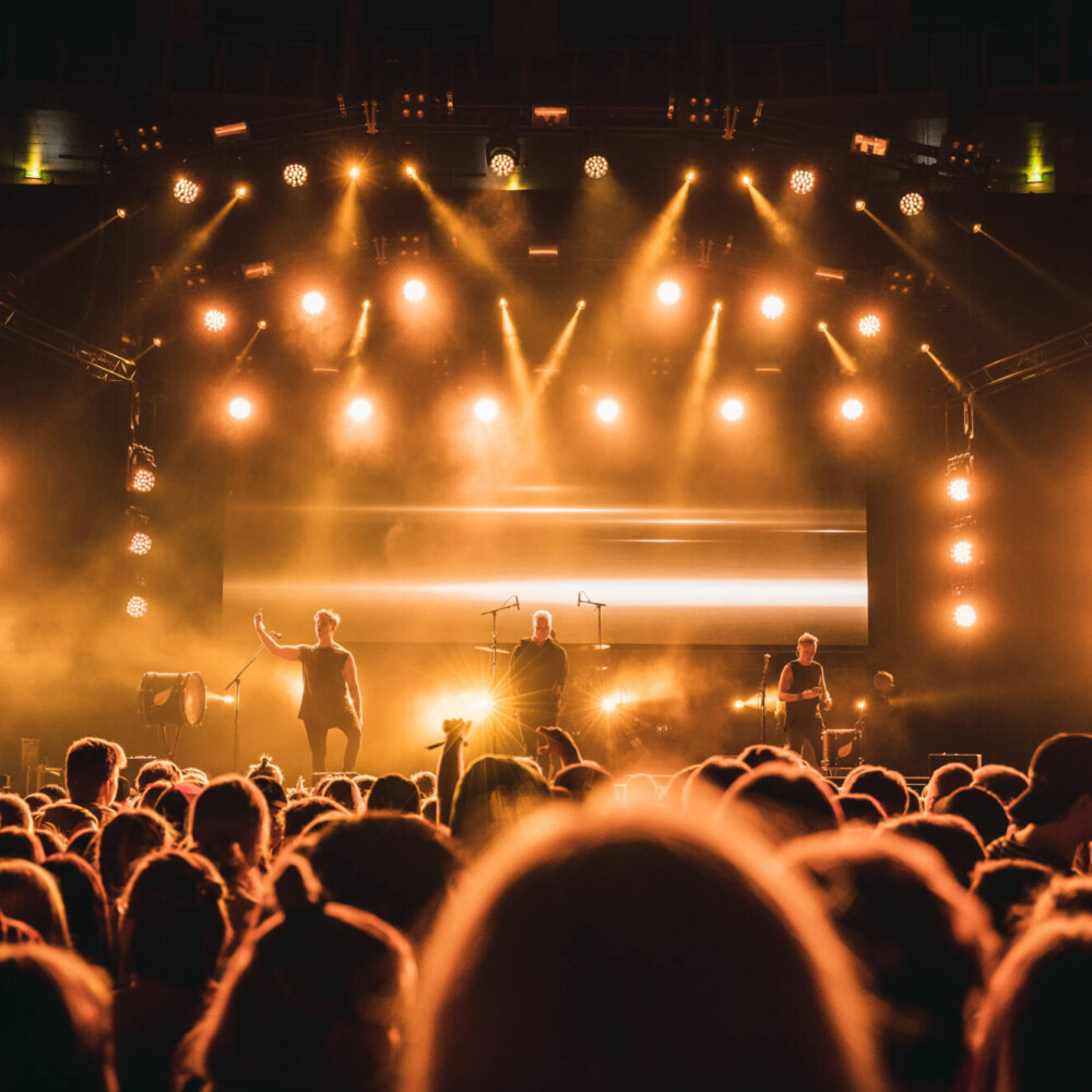 Tapahtumakuvaus Lahti – bändi lavalla konserttisalissa, tunnelmakuva, Park 7, 12