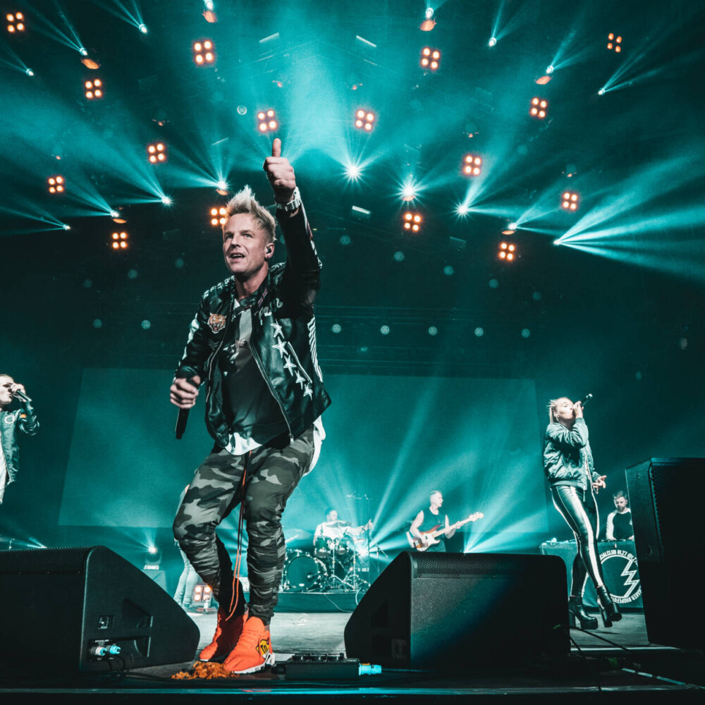 Tapahtumakuvaus Lahti – bändi lavalla konserttisalissa, tunnelmakuva, LZ7, 32