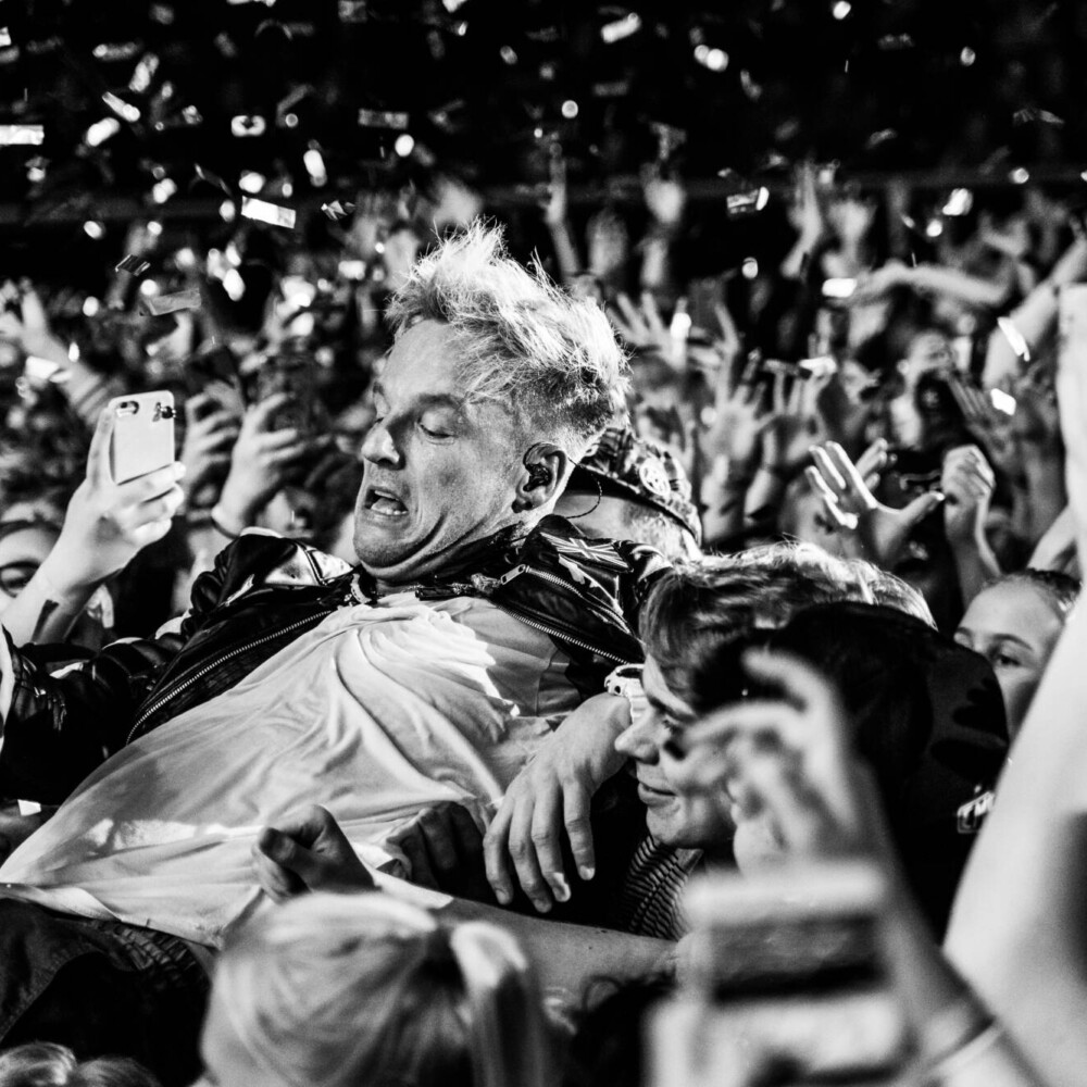 Tapahtumakuvaus Lahti – bändi lavalla konserttisalissa, tunnelmakuva, LZ7, 30